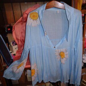 MISLOOK NEW FLOATY,LOOSE BLUE SHEER BLOUSE WITH SUNFLOWERS-SIZE LARGE